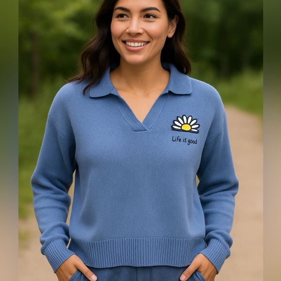 Life is Good Collared V-Neck Sweater Blue Daisy Graphic Pullover Size Medium NWT - Picture 1 of 6